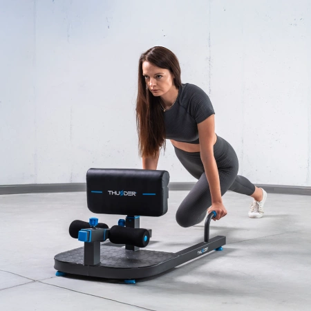 THUNDER TENZ squat machine