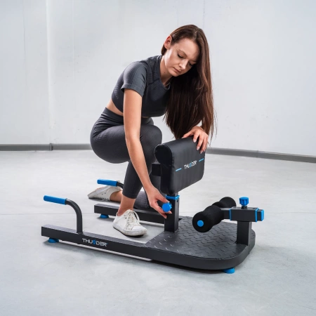 THUNDER TENZ squat machine